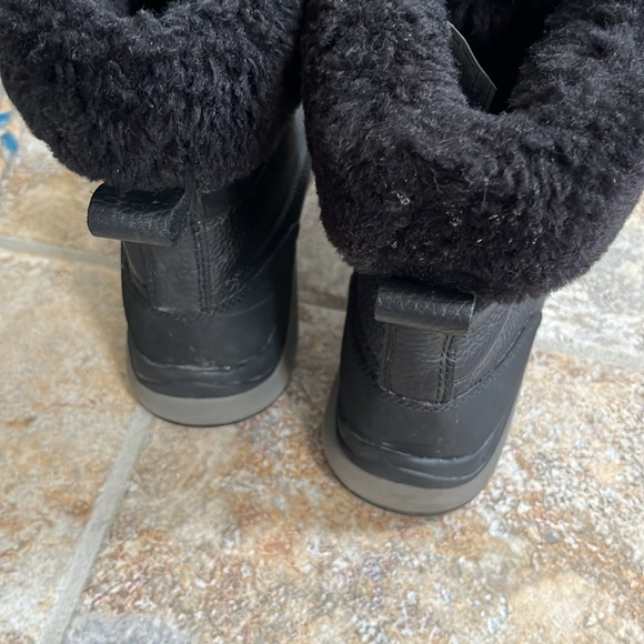 Ugg Adirondack lll Boot Size 9 NEW - Picture 12 of 16